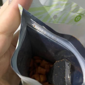 Jungle Pet Food Jungle Crunch Kedi Ödül Mamasının İçinden Plastik Çıktı