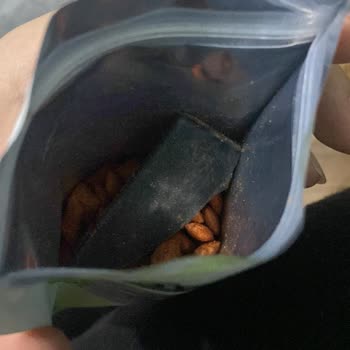 Jungle Pet Food Jungle Crunch Kedi Ödül Mamasının İçinden Plastik Çıktı