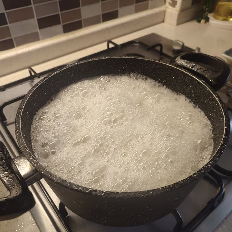 Emek Yağ Emek Sıvı Yağ Kızartma Yaparken Köpürüyor