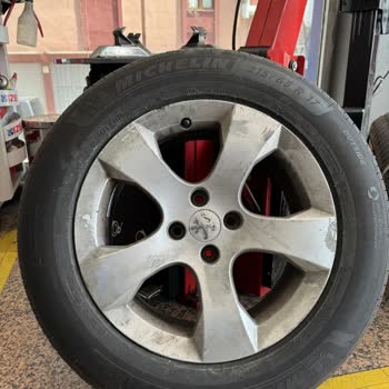 Michelin Marka Sıfır Ve Pahalı Lastikler Alıyorsunuz, İlgilenmiyorlar