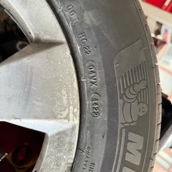 Michelin Marka Sıfır Ve Pahalı Lastikler Alıyorsunuz, İlgilenmiyorlar