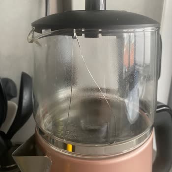 Arnica Çaycı Üst Cam Kısmı Çay Kaynarken Çatladı!