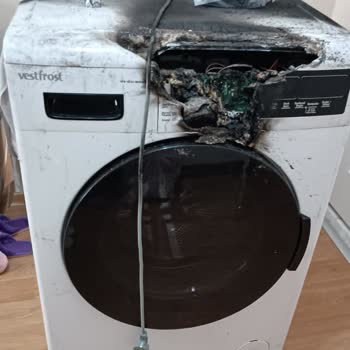 Vestel Çamaşır Makinesi Yandı