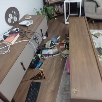 Doğtaş Mobilya TV Ünitesi Takıldığı Yerden Yere Düştü