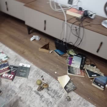 Doğtaş Mobilya TV Ünitesi Takıldığı Yerden Yere Düştü