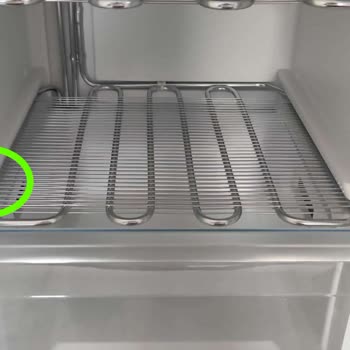 Bosch Termoteknoloji İç Kısmı Kırılan Bosch Gsv 33VW31N Beyaz 7 Çekmece Dondurucu