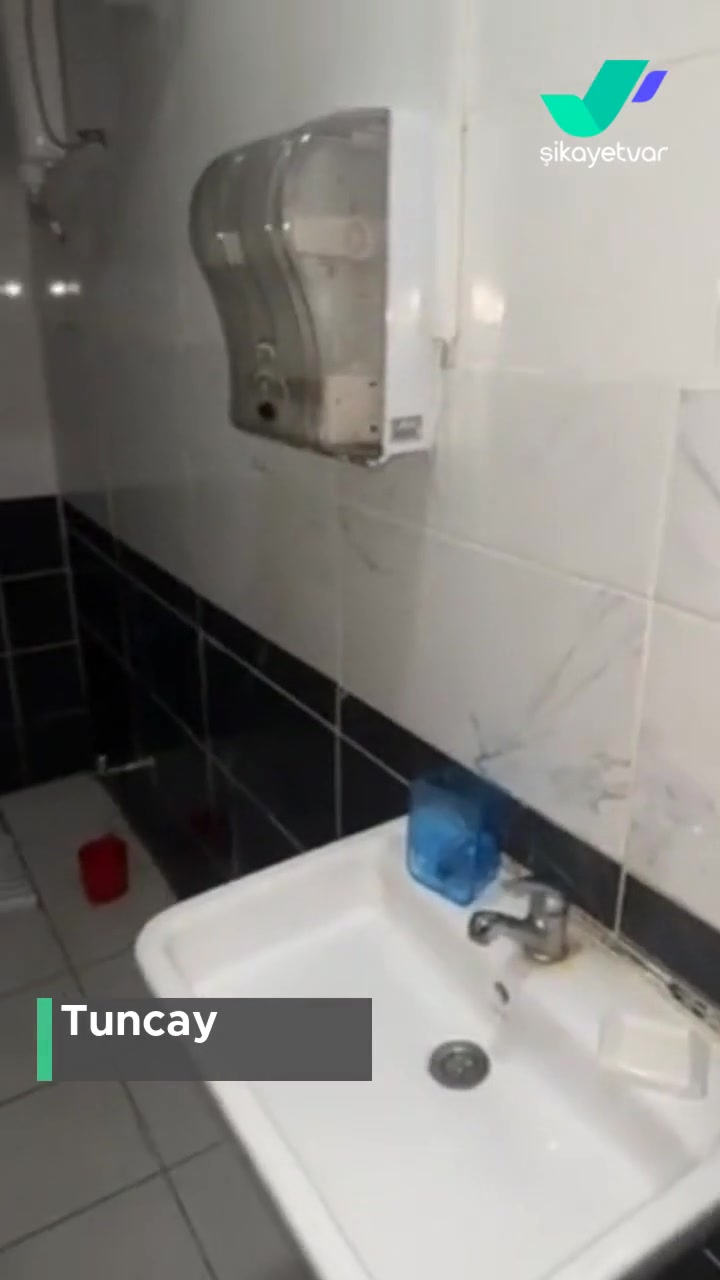 İstinye Devlet Hastanesi Temiz Değil, Hijyenik Değil! videonun kapak resmi