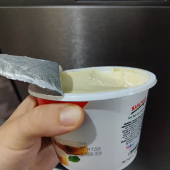 Bahçıvan Marka Krem Peynir Bozulmuş Sap Sarı Renkli