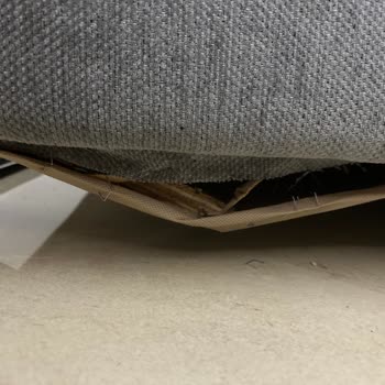 Vivense Şikayet Koltuğun İskeleti Çöktü