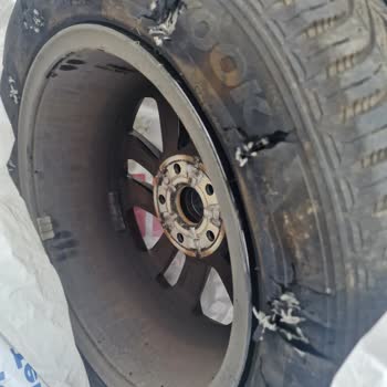 Ticaret Bakanlığı Hasarlı Tamiri Mümkün Jantlı Lastiğe Gümrükte El Konuldu!