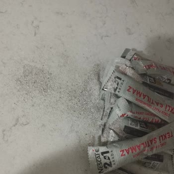 Eksik Ve Dağılmış Nescafe Paketleri