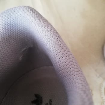 Adidas Sorunlu Ayakkabı Yerine Yeni Ayakkabı Göndermiyor