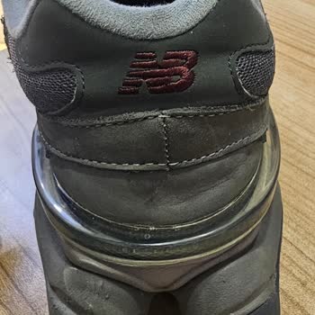 New Balance 9060 Schuh gerissen trotz geringer Nutzung - Ich bin unzufrieden