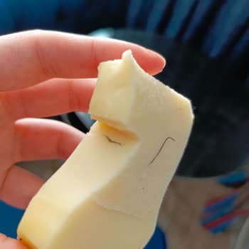 Aknaz Peynirin İçine Dikkat