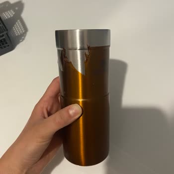 Stanley Termos Dış Kaplamanın Soyulması