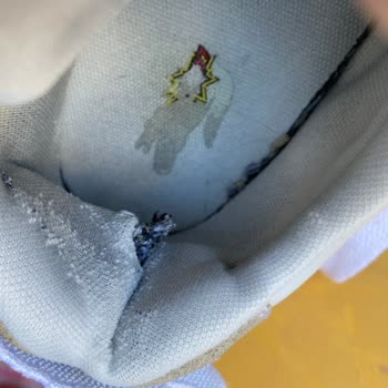 Lacoste Ayakkabının İç Arka Kısmı Ful Yırtıldı