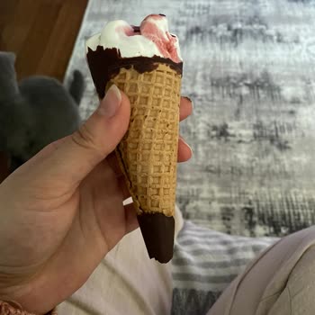 Algida Cornet Clasico Çilek Kaymak Kalite Ve Tat Problemi