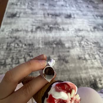 Algida Cornet Clasico Çilek Kaymak Kalite Ve Tat Problemi