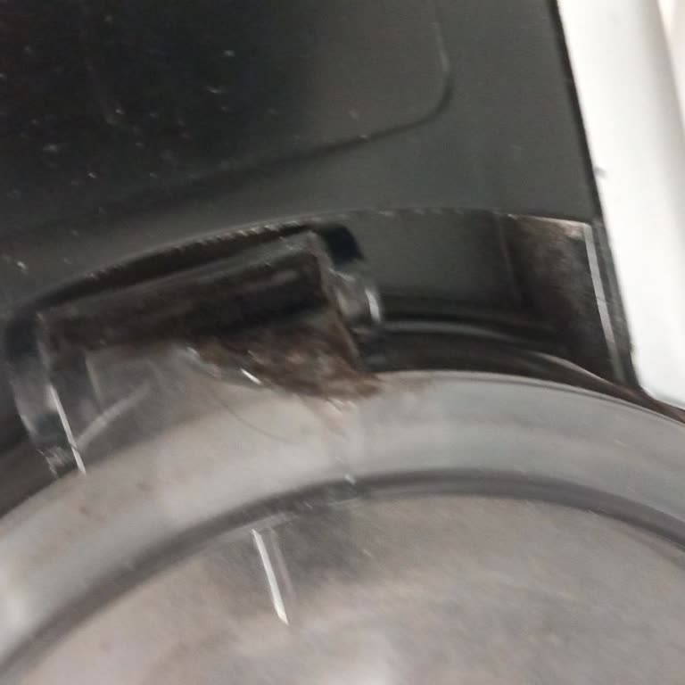 Arnica Solara Toz Haznesi Kapağı Kırıldı