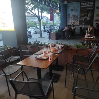 Popeyes Temizlik Yapılmamış, Her Yer Çöp İçinde