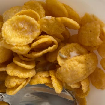 Nestle Gold Çorba Flakes Mısır Gevreği Kurt Çıktı