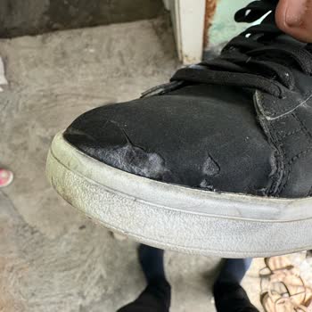 FLO'dan Aldığım Puma Ayakkabının Derisi Soyuldu