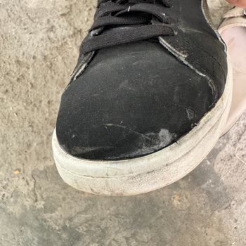 FLO'dan Aldığım Puma Ayakkabının Derisi Soyuldu