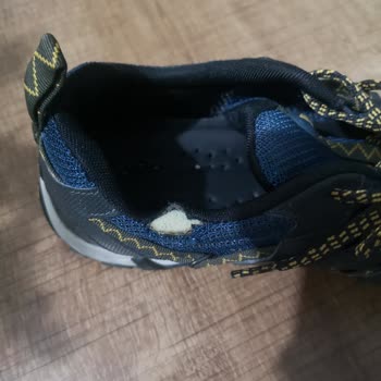 Merrell Marka Erkek Ayakkabısında Üretim Hatası.