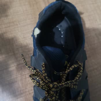 Merrell Marka Erkek Ayakkabısında Üretim Hatası.