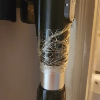 Bosch 712XXL Dikey Süpürge Kalitesiz Plastik Aksamlar