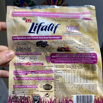 Eti Gıda Lifalif Paketinde Kum Var