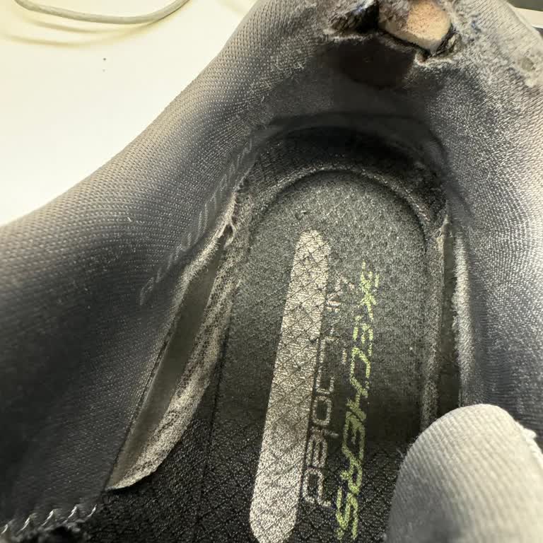 Skechers Ayakkabı Kısa Sürede Kullanılamayacak Duruma Geldi