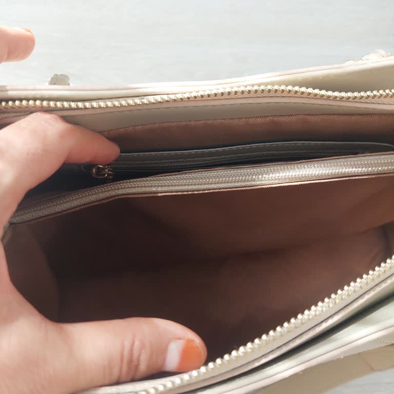 Mezatmarka.mar (Instagram) Orijinal Ürün Gösterip Kalitesiz Gönderiyor