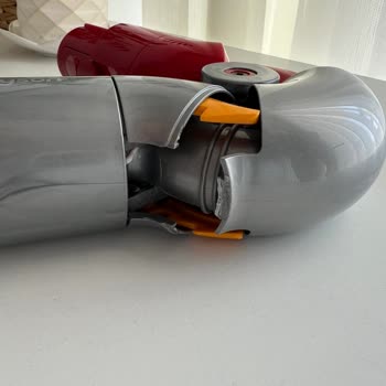 Dyson Mobilya Altı Süpürme Aparatını Değiştirmiyor