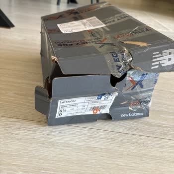 Sneaks Up Yanlış Beden Ve Hasarlı Kutu Sorunu