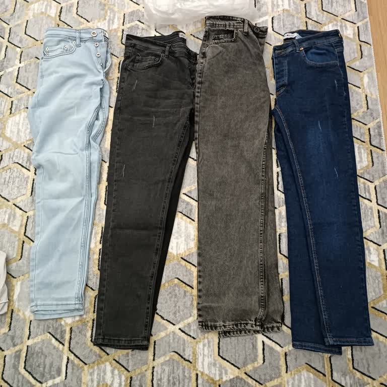 Toptanbutiklere (Instagram) Yırtık Kot Pantolon Gönderdiler