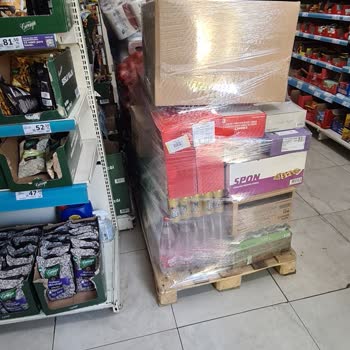 A101 Paletlerin Ortada Durması.