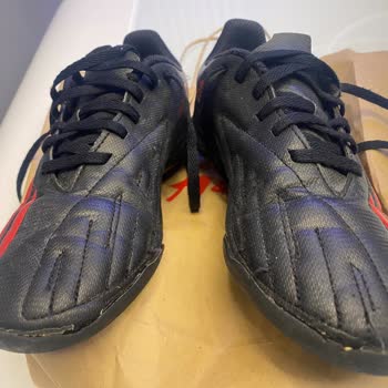 Intersport'un 1 Ayda Dikişi Atan Ayakkabısı