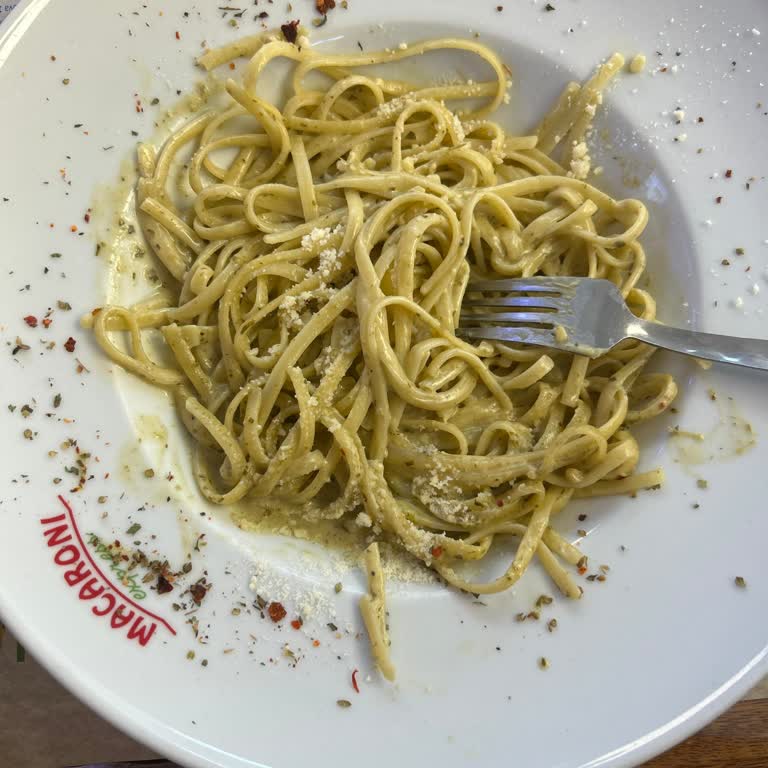 Macaroni Restaurant Macaroni Kötü Kokan Makarna Ve Soğuk Çalışanlar Ve Hijyen Problemi