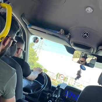 İzmir Minibüsçüler Odası Evka2dolmuş Telefonla Konuşuyor