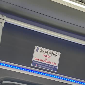 İzmir Minibüsçüler Odası Evka2dolmuş Telefonla Konuşuyor
