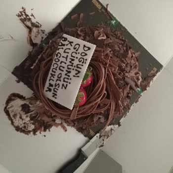 Tatlı Park Bozuk Kaymış Bir Pasta Geldi.