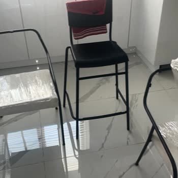Trendyol Sandalye Aldık. Farklı Ürün Geldi. Değişim İçin Muhatap Bulamıyoruz