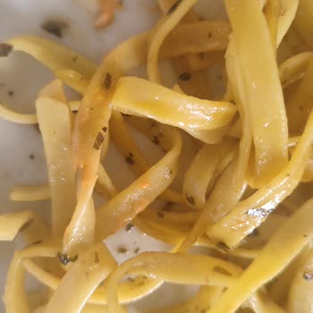 Green Salads Makarna Pişmemiş Ve Sertti