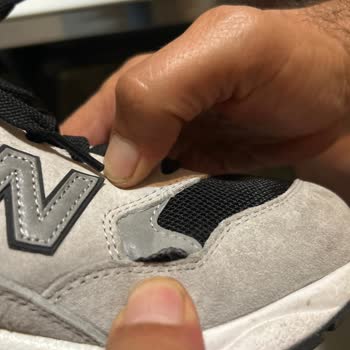 Sneaks Up Mağazasından Aldığım New Balance Ayakkabının Defolu Çıkması