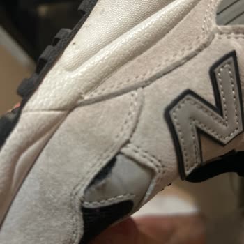 Sneaks Up Mağazasından Aldığım New Balance Ayakkabının Defolu Çıkması