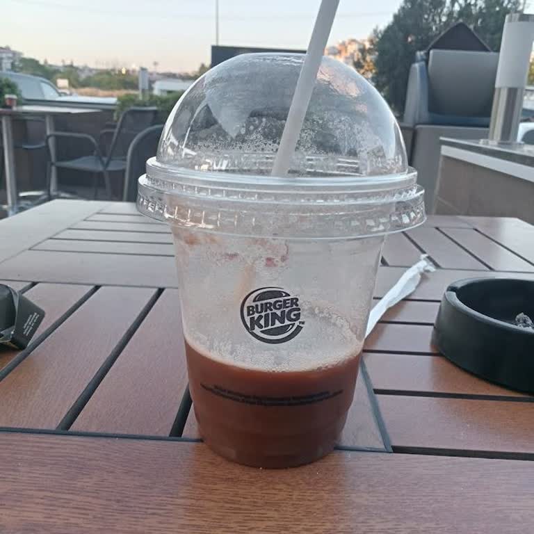 Burger King'ten Aldığım Soğuk Çikolatadan Sadece Su Tadı Geliyor