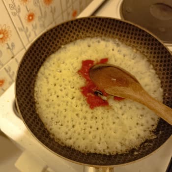 Şok Marketler Evin Marka Ayçiçek Yağı Köpürmesi