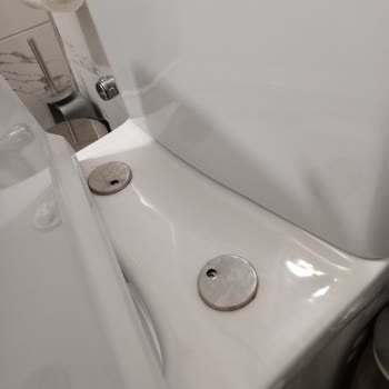 Bien Seramik Klozet Kapağı Kırıldı Yerine Oturmuyor.