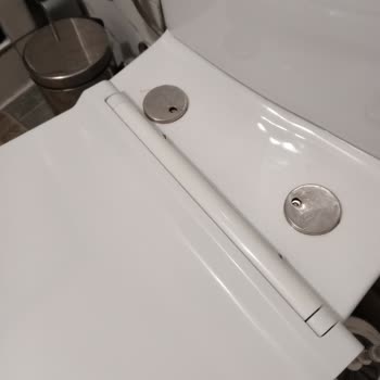 Bien Seramik Klozet Kapağı Kırıldı Yerine Oturmuyor.